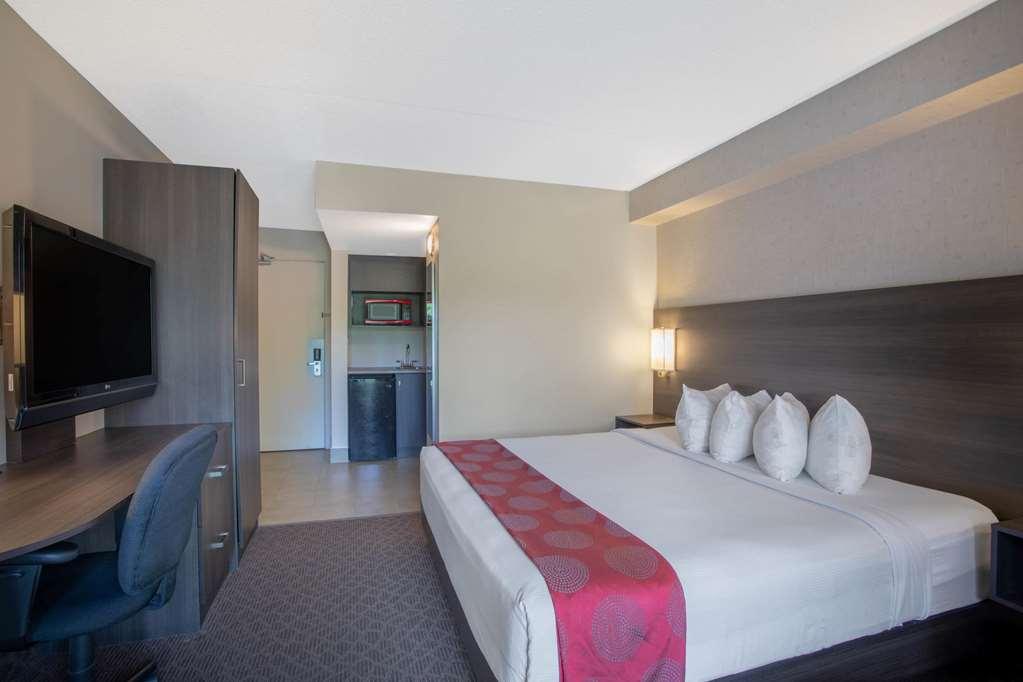 Quality Inn & Conference Centre Kingston Central Zimmer foto