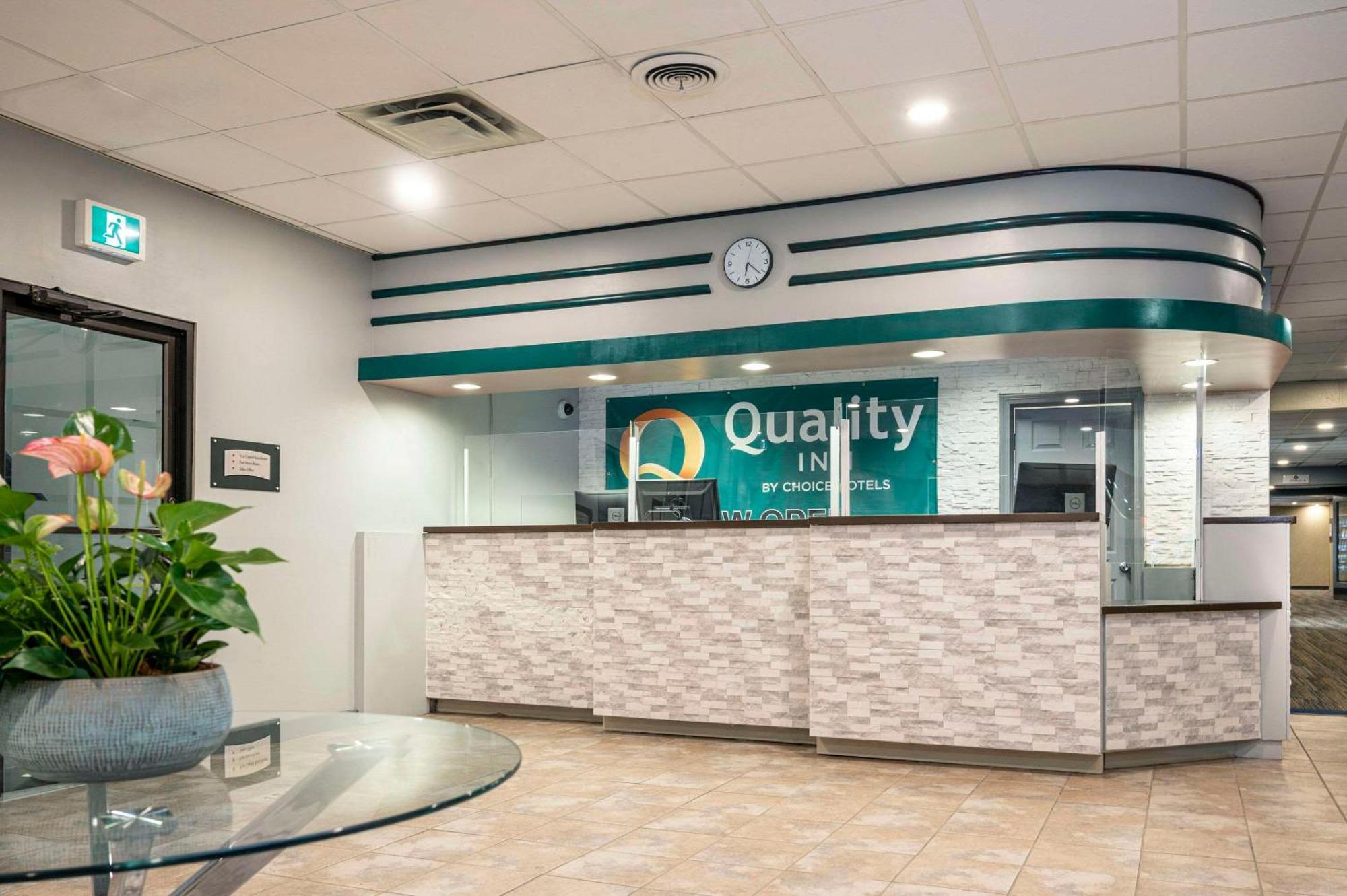 Quality Inn & Conference Centre Kingston Central Exterior foto