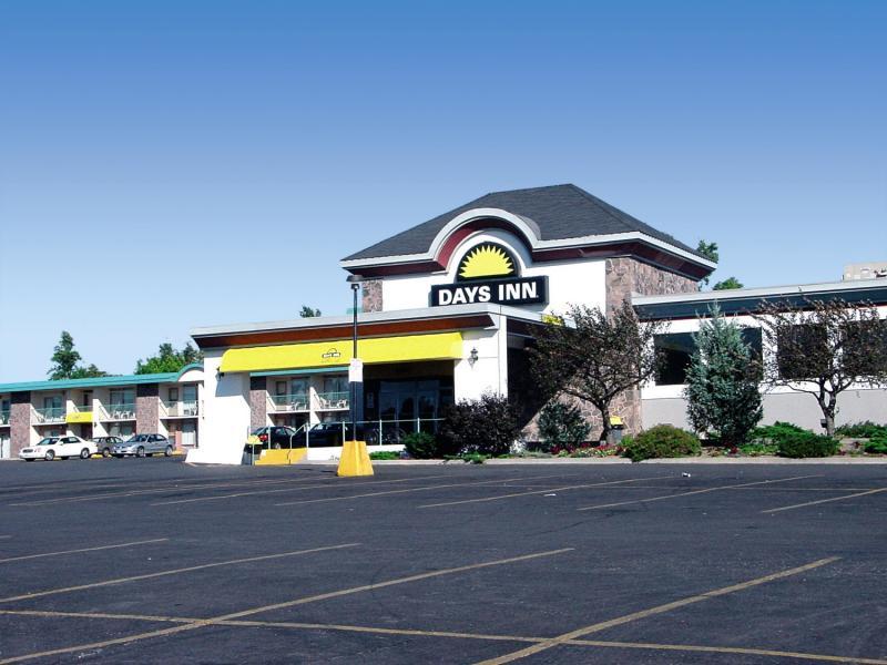 Quality Inn & Conference Centre Kingston Central Exterior foto